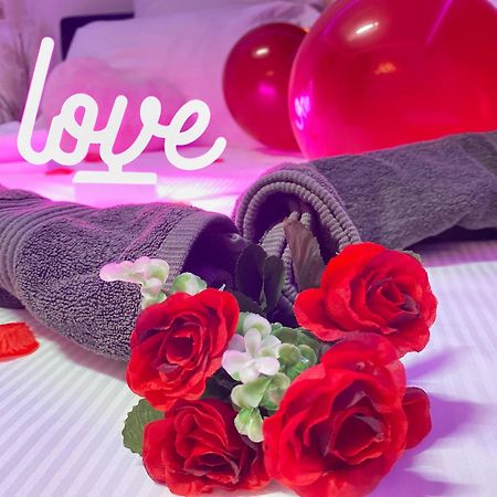 L'Escale Balneo'Romantique - Loveroom - Jacuzzi & Petit Dejeuner Villiers-sur-Marne Ngoại thất bức ảnh