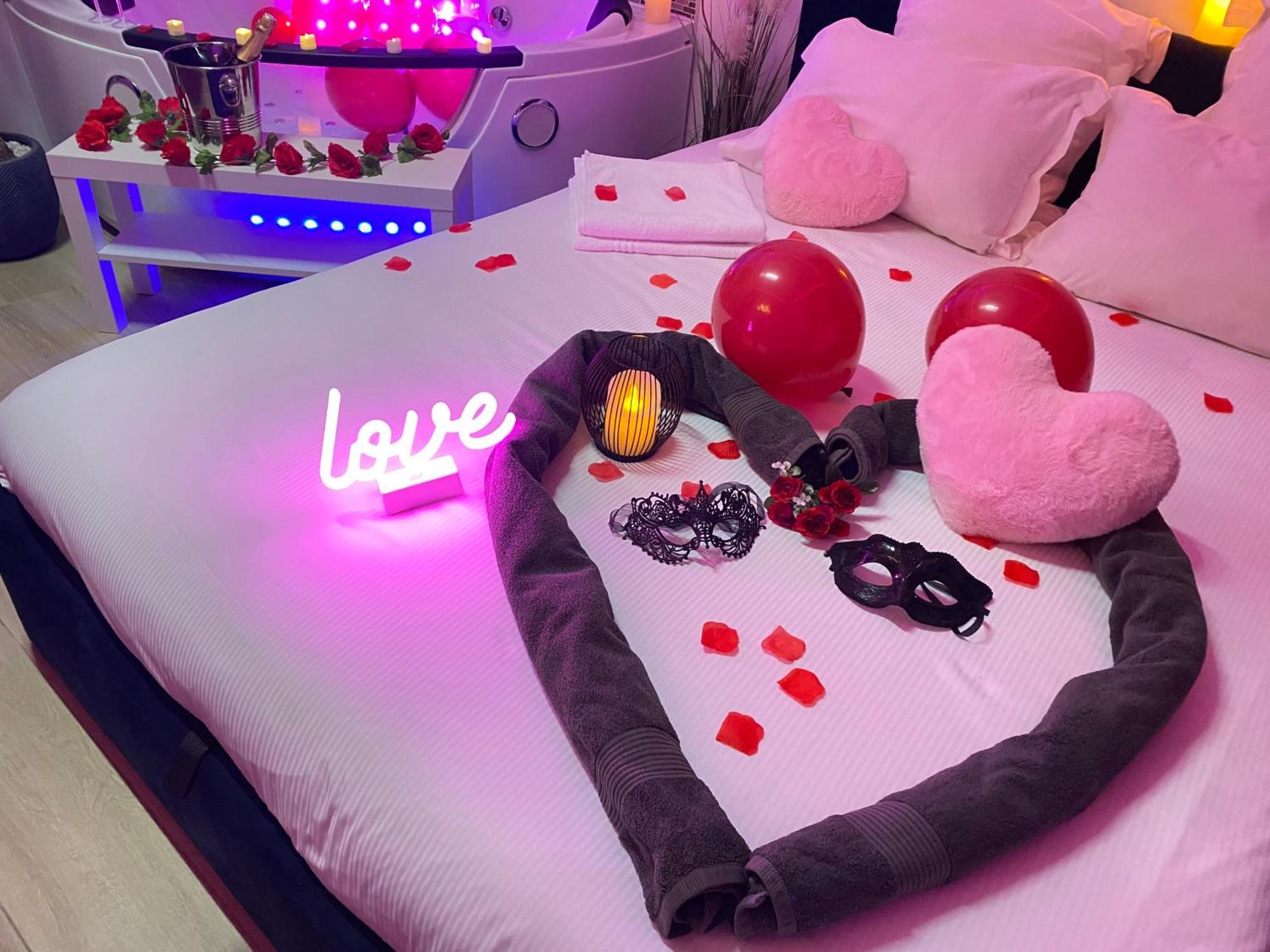 L'Escale Balneo'Romantique - Loveroom - Jacuzzi & Petit Dejeuner Villiers-sur-Marne Ngoại thất bức ảnh